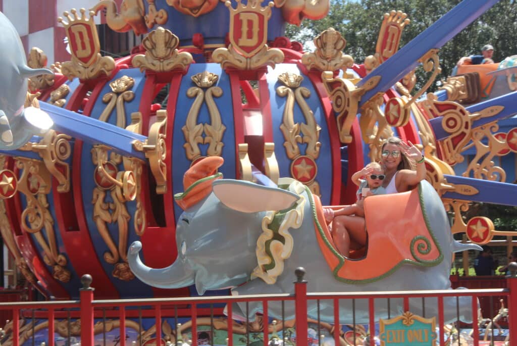 photo of family on the dumbo ride at disney