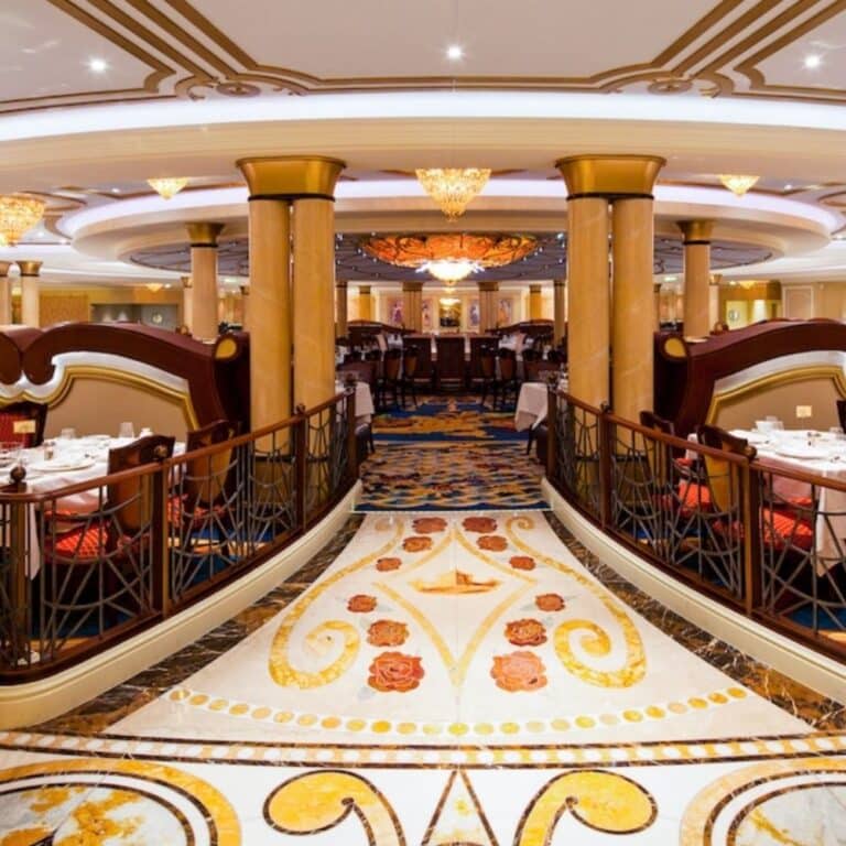 restaurant on disney cruise ship