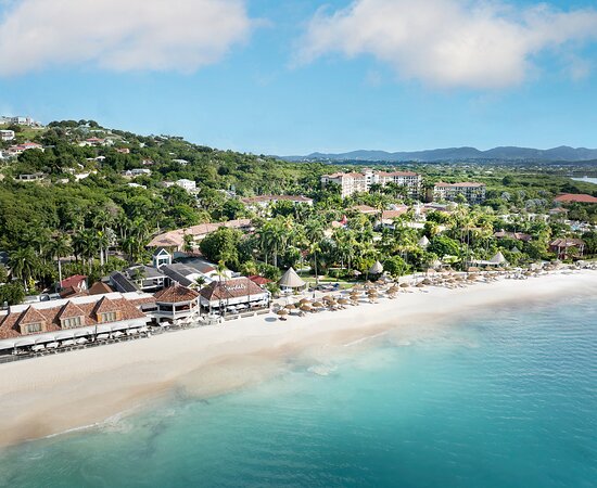 Luxury resorts in Antigua ideal for group travel with villas, pools, and beachfront views.