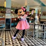 Minnie Mouse at Hollywood & Vine dining in Disney’s Hollywood Studios wearing classic Hollywood glamour attire while greeting guests at character buffet experience in Walt Disney World