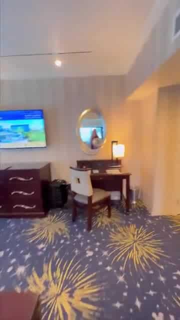 Reel cover: A Disneyland Hotel Family-Suite Example