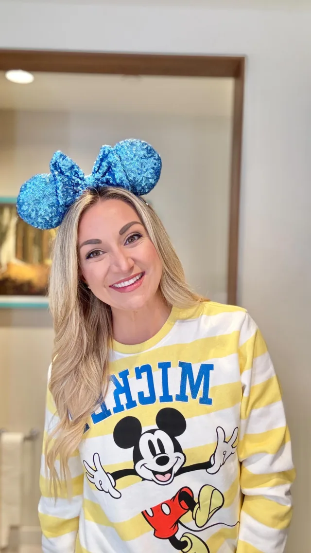 Welcome home! Welcome to a Deluxe Studio at the Villas at the Disneyland Hotel ✨ 

These brand new deluxe studios are not only fresh and spacious, but they’re also a quick 7-minute walk to both parks: Disneyland and California Adventure Park. 

Here’s why we are LOVING these rooms (& clients do, too!):

🛏️ 1 queen bed + 1 queen-size Murphy bed
☕️ Kitchenette w/ sink, microwave, mini fridge, Keurig 
🚿 Shower/tub combo (perfect for littles!)
🪞 Beautifully lit & perfectly-themed bathrooms
👚 Plenty of storage & counter space
💦 Access to TWO resort-style pools
🐭 Onsite character dining 

(Not to mention, and not pictured, but Bluey plays downstairs in the lounge all day, every day! 🐾)

Deluxe studios start at $800+/night and are the perfect accommodations for families of four.

Drop the word STUDIO and I’ll send you the brand new promotions being offered for Disneyland vacation packages. ✨ 

Disneyland | Disneyland Vacation | Villas at the Disneyland Hotel | Disneyland 2025 | Disneyland Hotel Room Tour | Disneyland Hotel Resort Tour