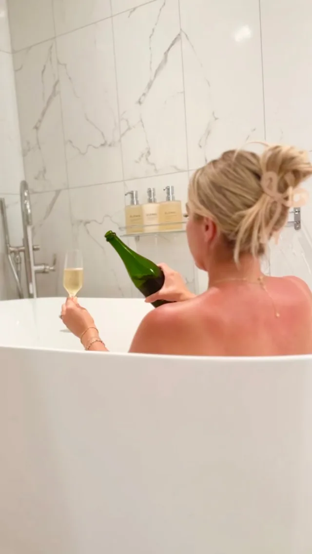 Responsibilities? Never heard of her. 🤷🏼‍♀️

📍Location: Disney Dream 🚢 

Travel humor | travel reels | vacation humor | parenting humor | mom humor | luxury travel | luxury travel advisor | Disney Cruise Line | Disney Cruise Line Concierge | Disney Dream